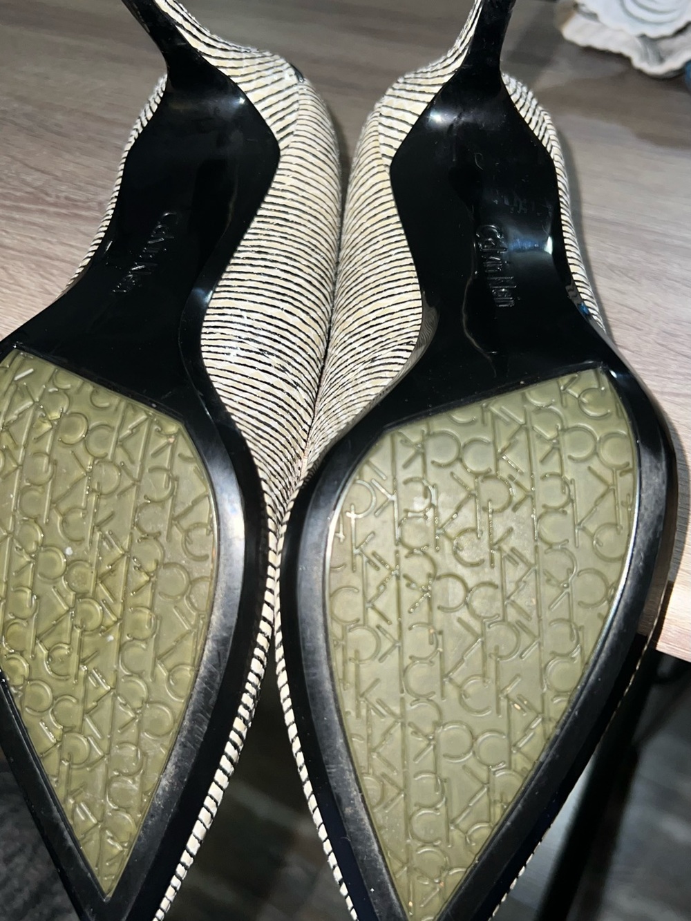 Calvin Klein Gayle Pumps Black White Striped Linear Viper Heels Size 8.5 - Picture 3 of 4